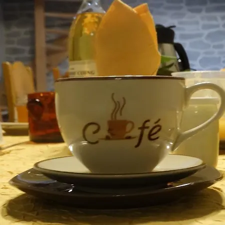 Couette-café Les Glycines 3*